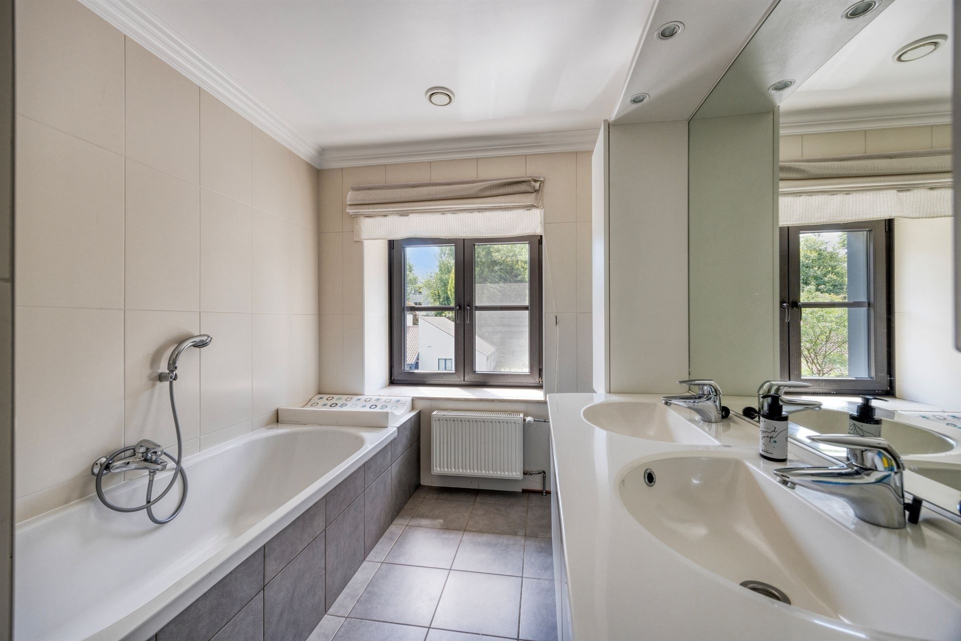 Prachtige charmante villa in rustige wijk foto 15