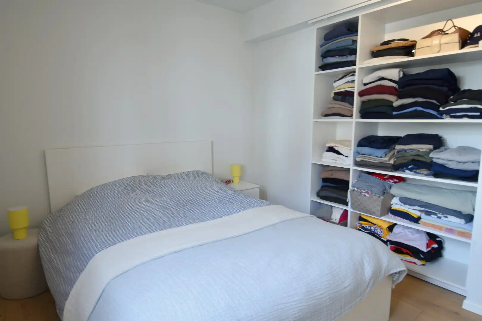 Volledig vernieuwd 2 slaapkamer appartement in hartje Kortrijk foto 9