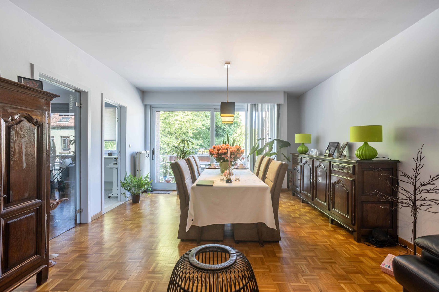 Ruim en instapklaar appartement met 3 slaapkamers foto {{pictureIndex}}