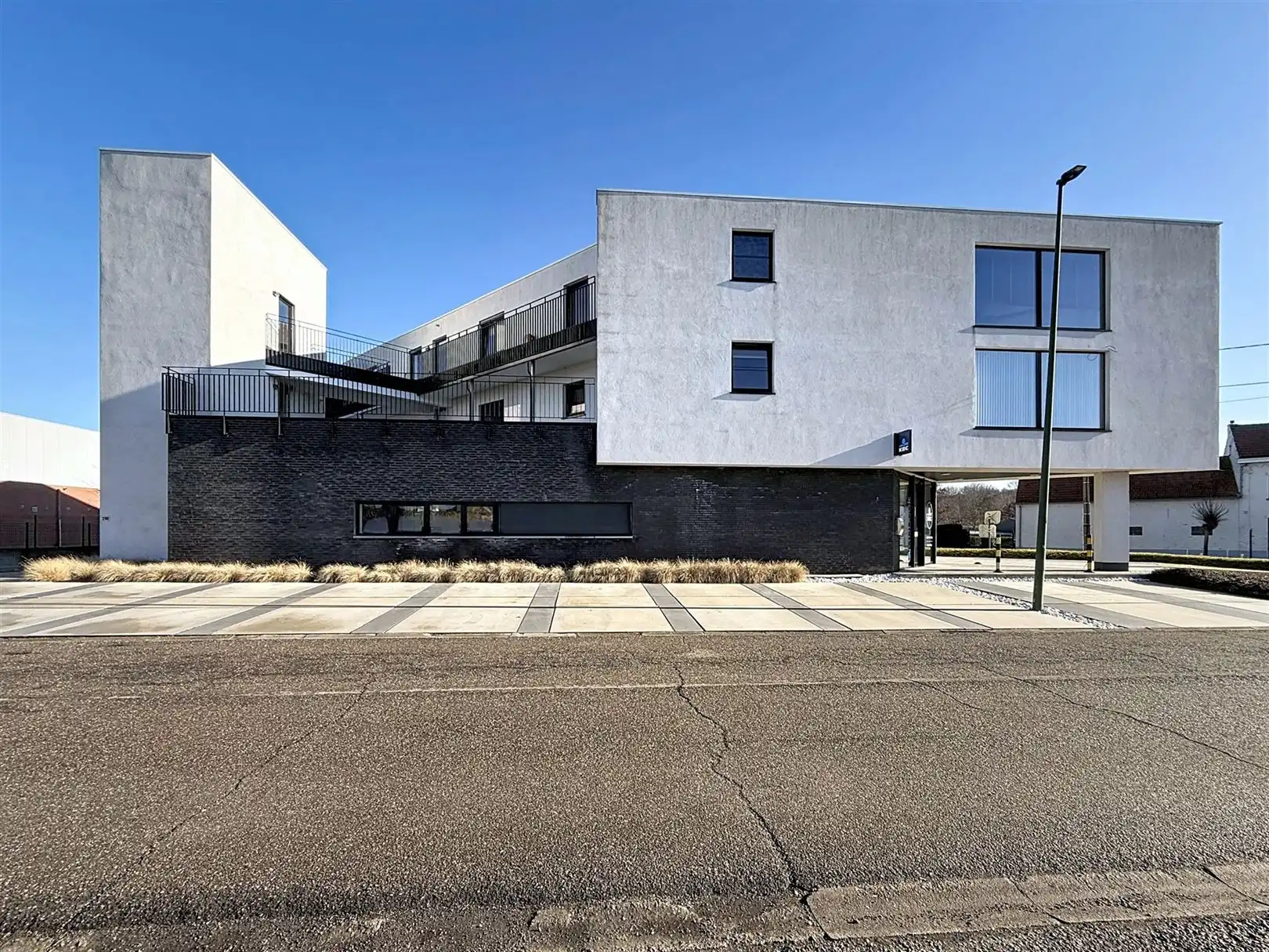 Instapklaar APP met terras, 2 slpks, kelder en autostpl foto 3