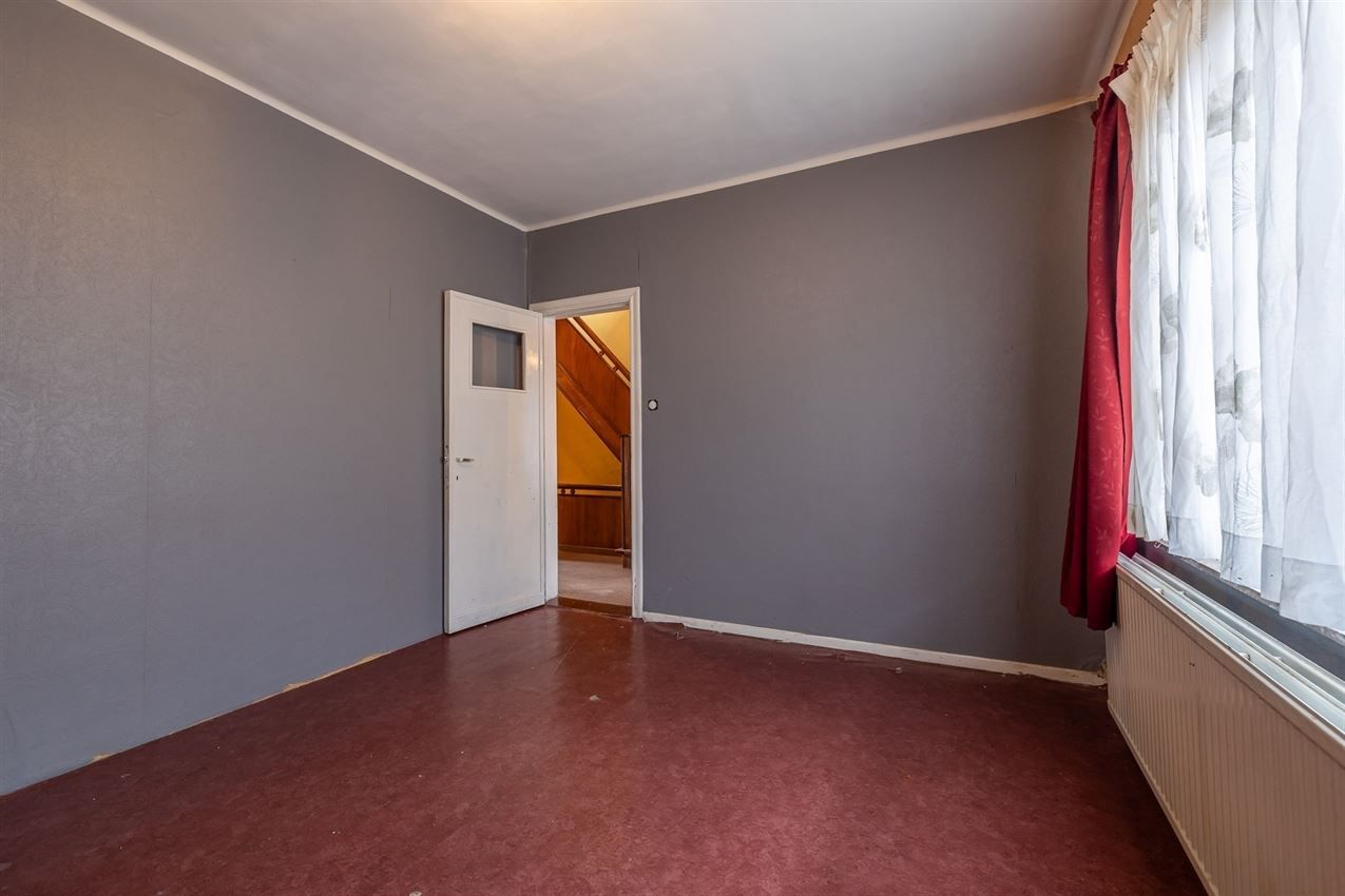 Ruime woning met zuidgerichte tuin en garage in rustige straat nabij centrum. EPC C en 5+ slaapkamers. foto 19