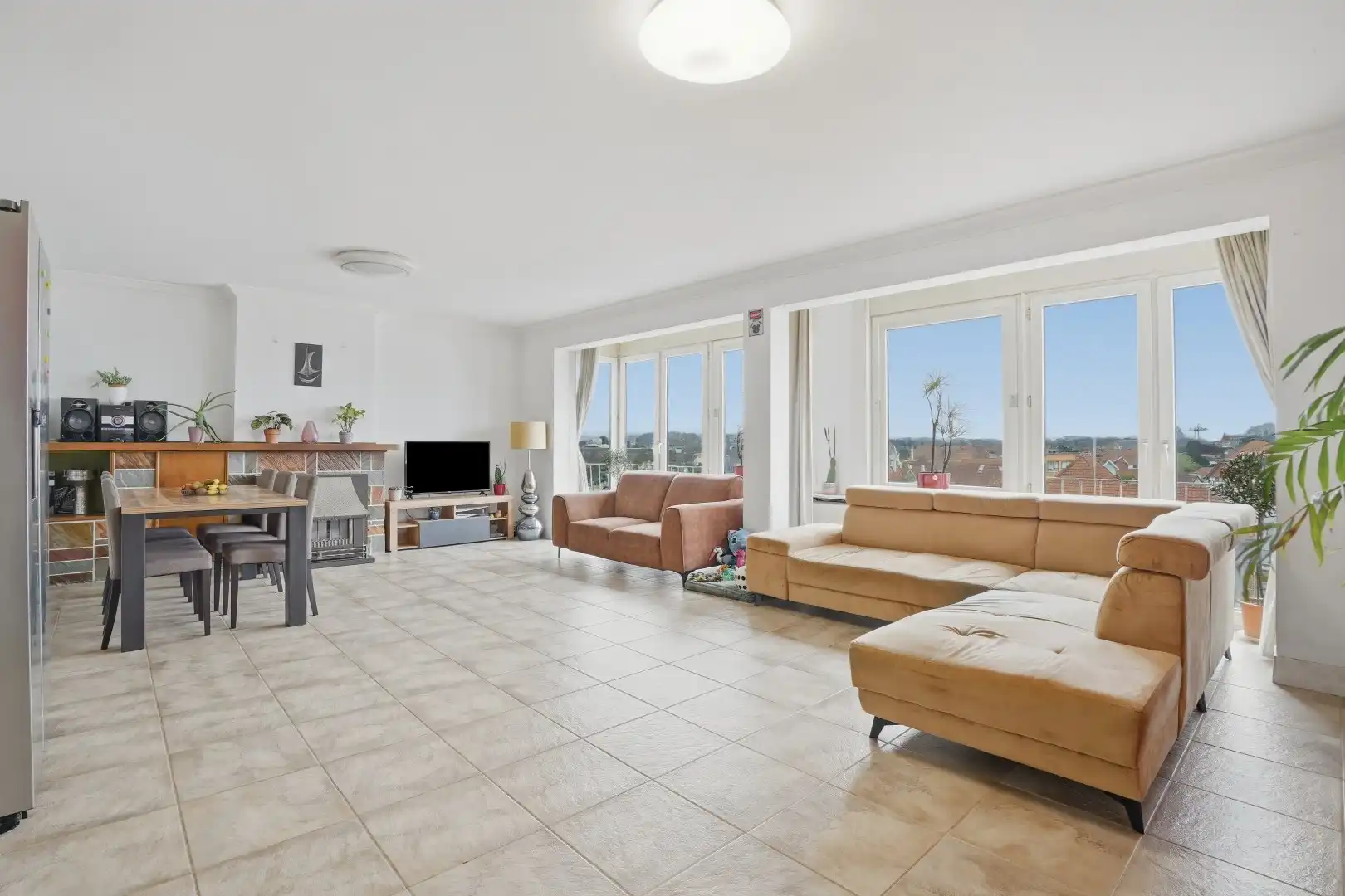 Ruim appartement (115 m²) met 3 à 4 slaapkamers op topligging te Koksijde-Bad foto {{pictureIndex}}
