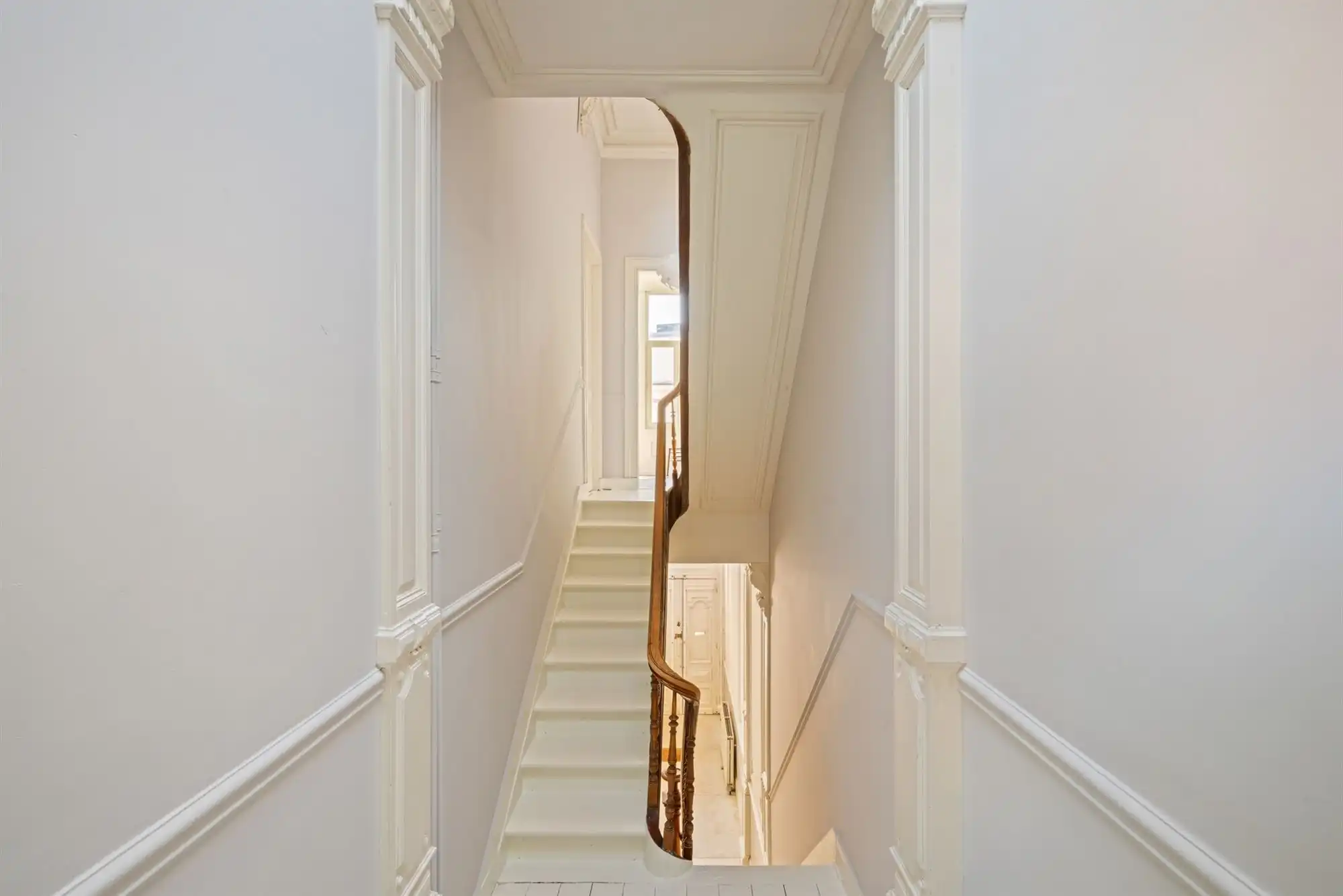 Statige neo-classicistische herenwoning met idyllische tuin foto 16
