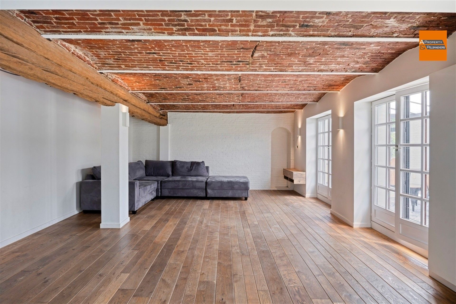Eigendom met karakter en ruimte, 4 slaapkamers en  prachtige tuin foto 14