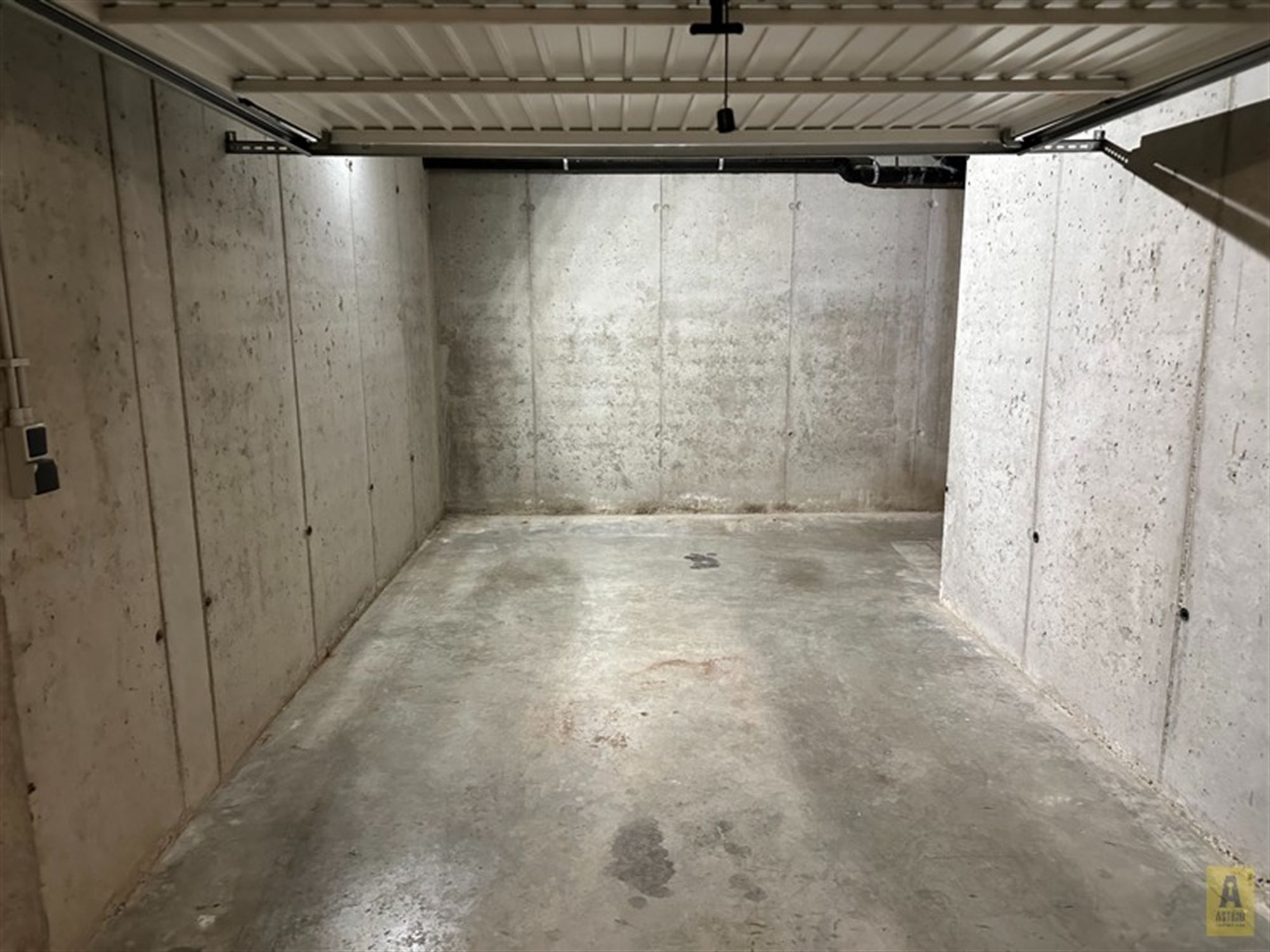 Afgesloten garagebox in centrum (ondergronds)! foto 3