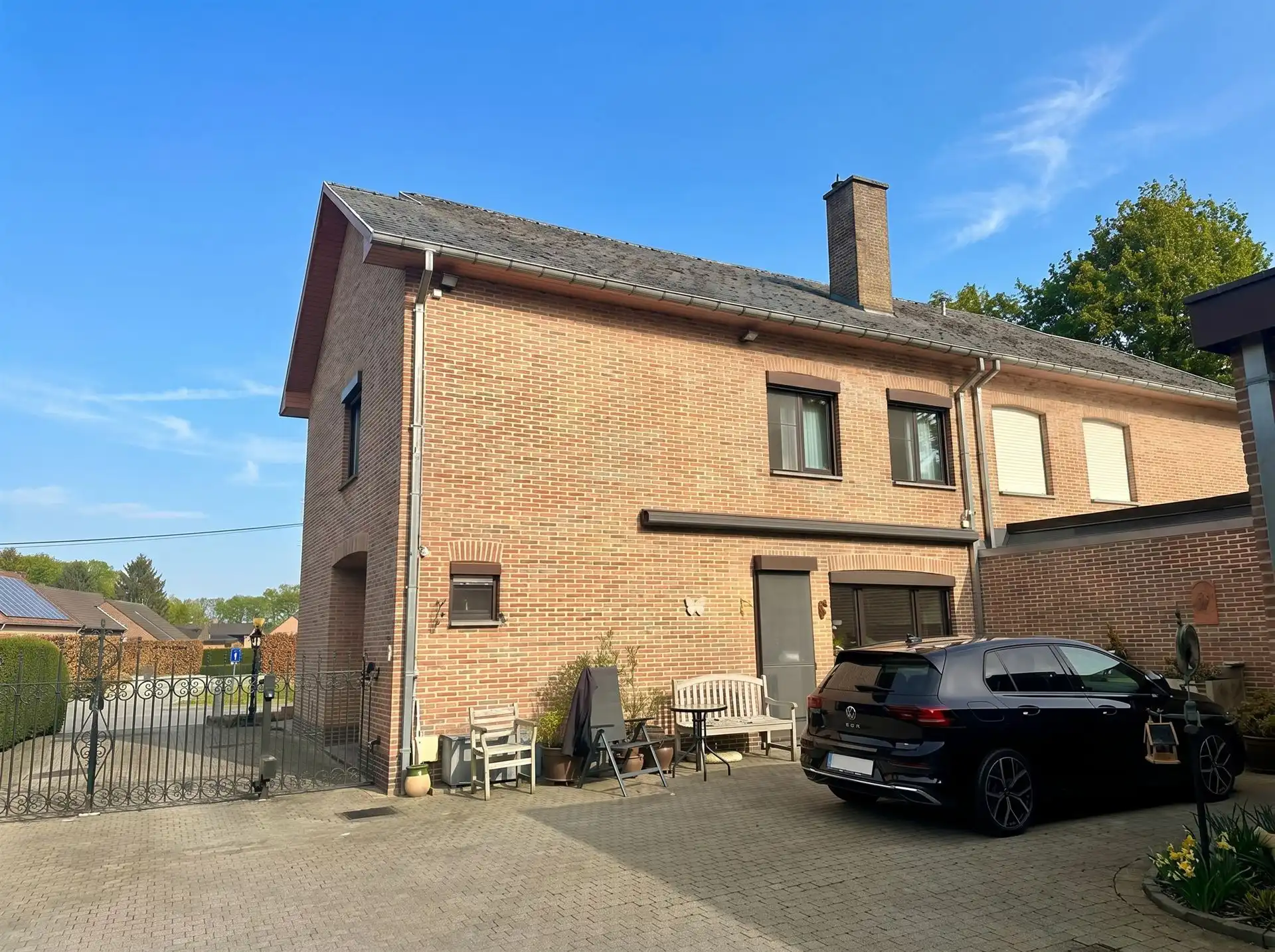 Halfopen bebouwing in rustige straat te As foto 24