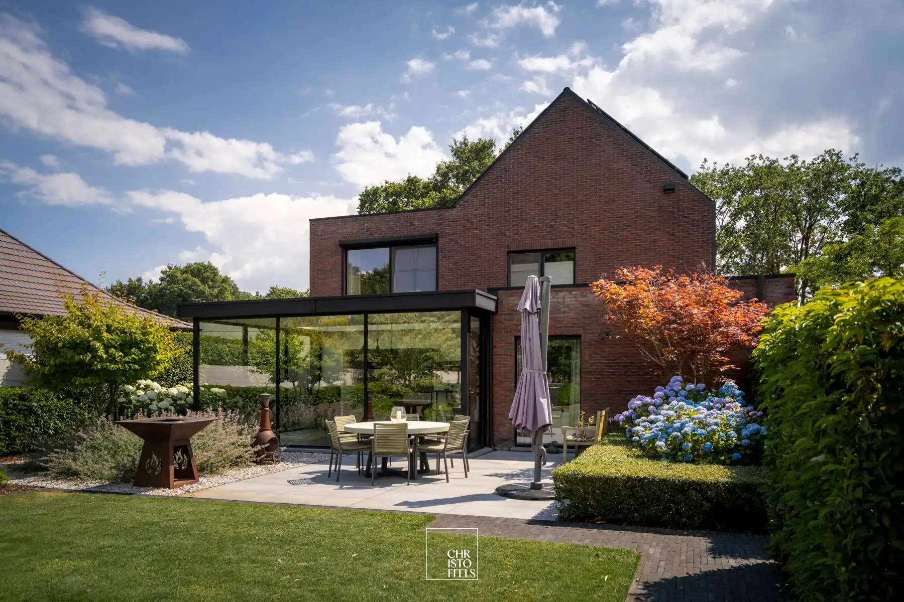 Eigentijdse gerenoveerde villa op een riant perceel van 1.986 m² foto 2