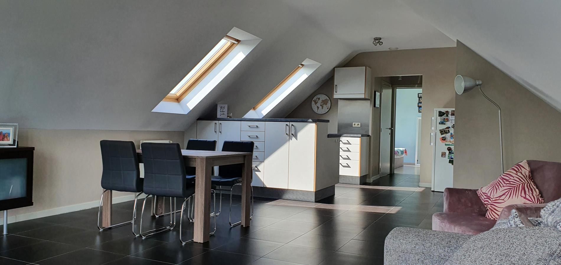 Tof dakappartement met 1 slaapkamer in rustig gebouw ! foto 4