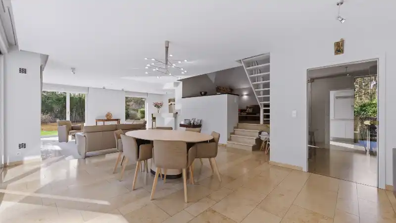 Exclusief gelegen villa van 345m² op 30 are met grote vijver foto 9