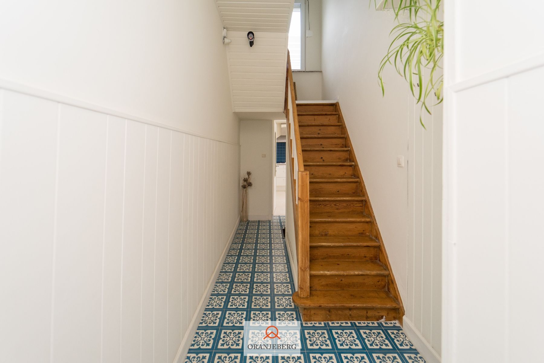 Ruime gerenoveerde burgerwoning nabij de Visserij foto 5