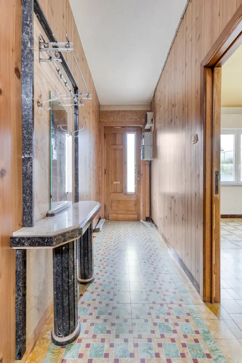 Deels te renoveren lichtrijke driegevelwoning  foto 6