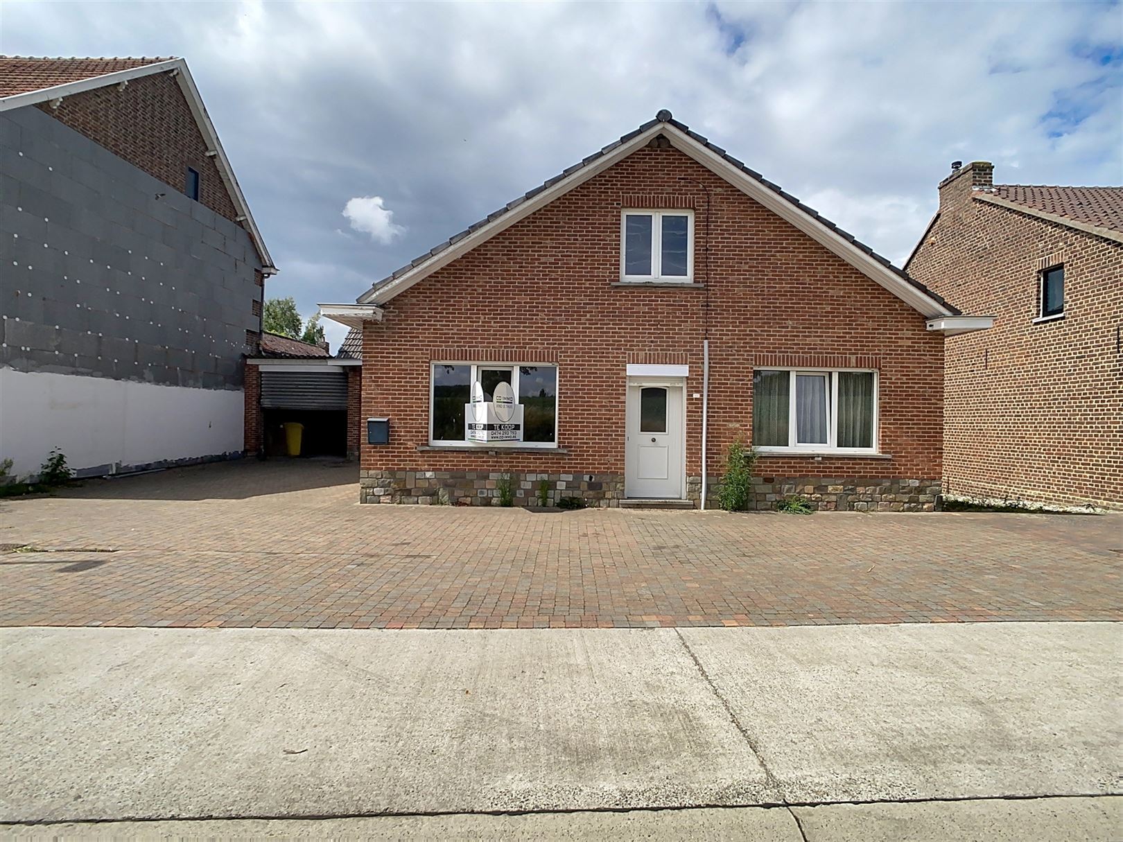 Te renoveren woning met garages, atelier, 12a 57ca foto 3