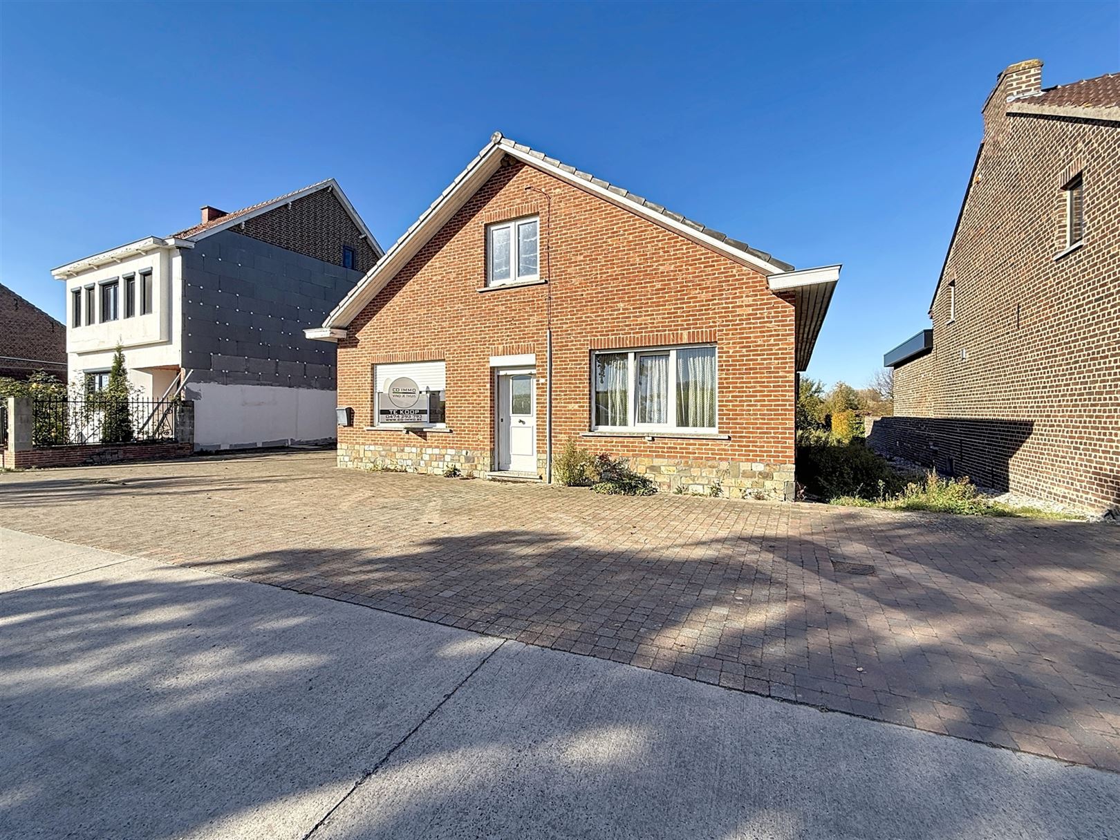 Te renoveren woning met garages, atelier, 12a 57ca foto 3