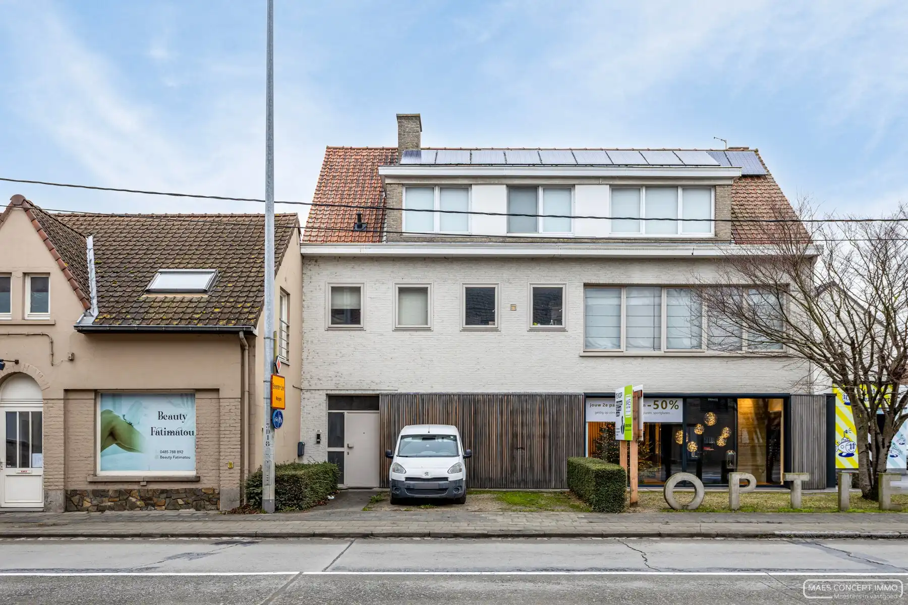 Te koop handelspand op top locatie met bovenliggend ruim appartement foto 17