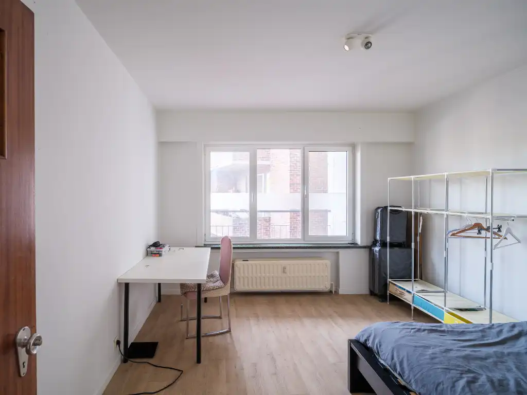 Ruim appartement (115 m² BVO) met 3 volwaardige slaapkamers en twee buitenruimtes nabij station Gent-Sint-Pieters. foto 11