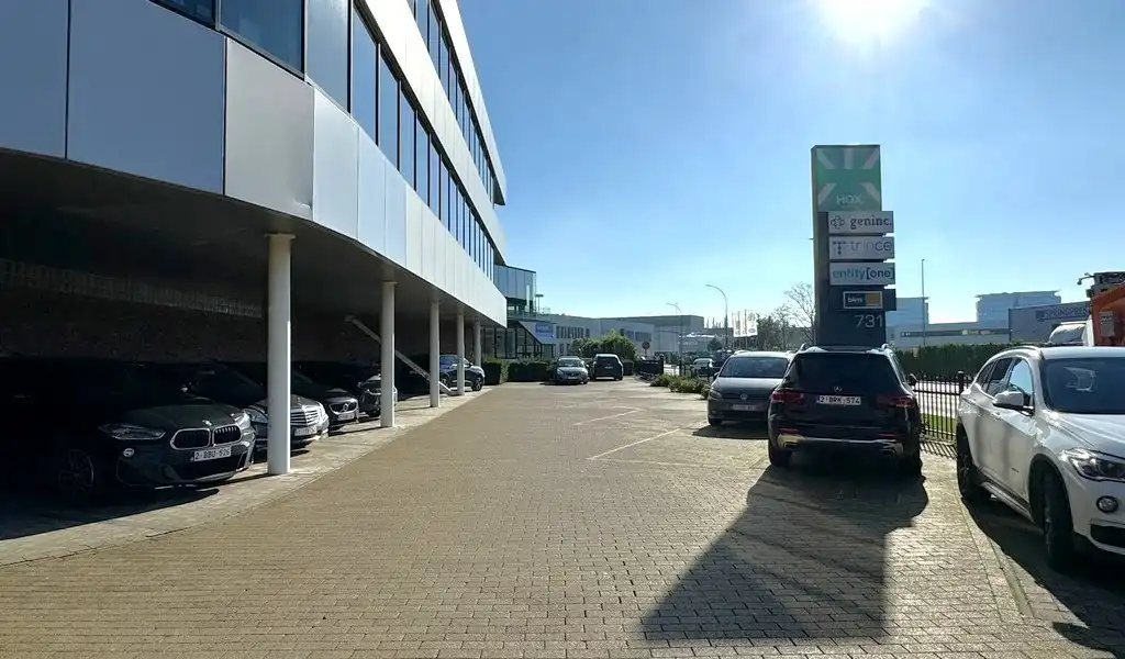 Instapklaar kantoor te huur aan klaverblad E40xE17 in Gent foto 15