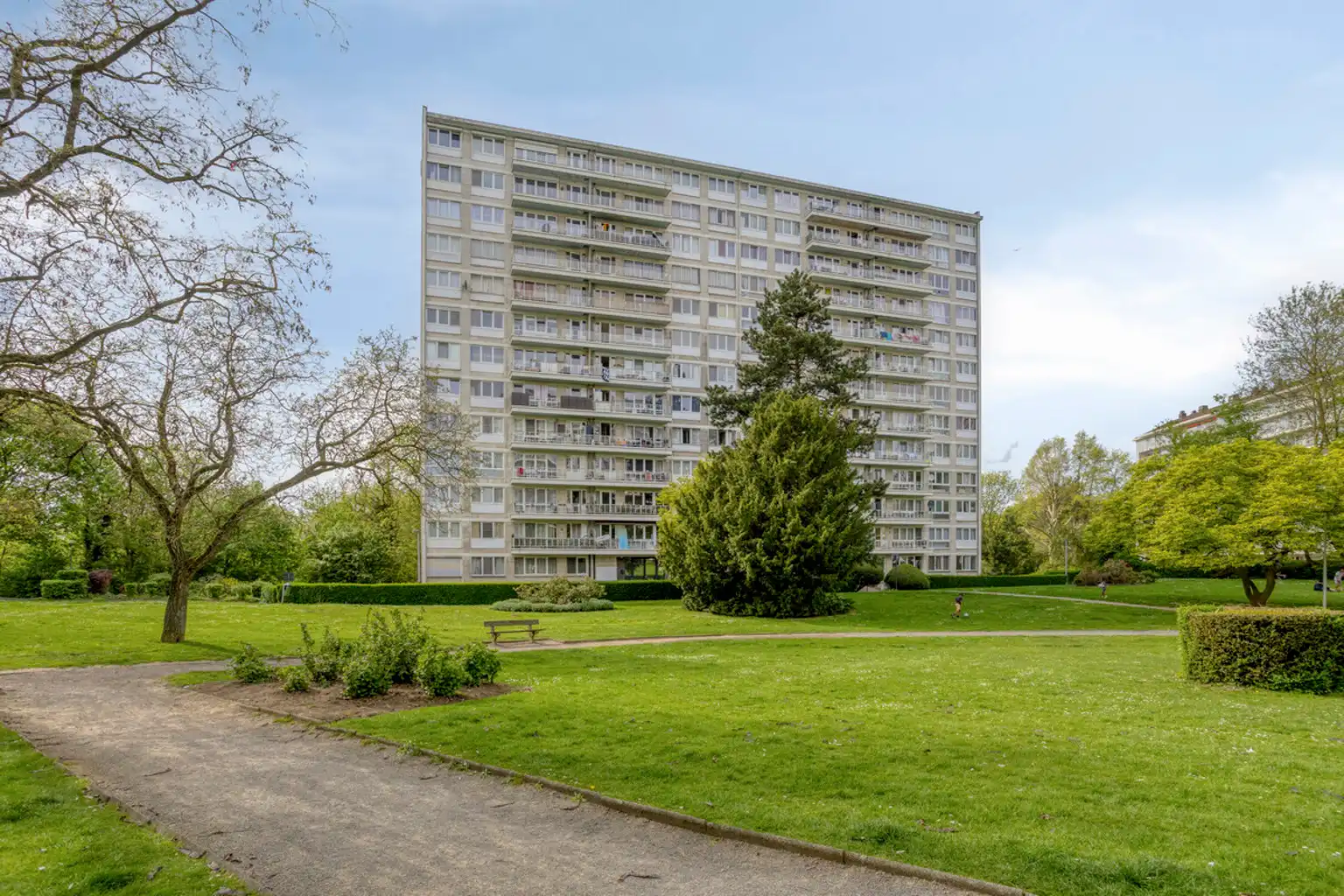 Instapklaar appartement met prachtig uitzicht op het park foto {{pictureIndex}}