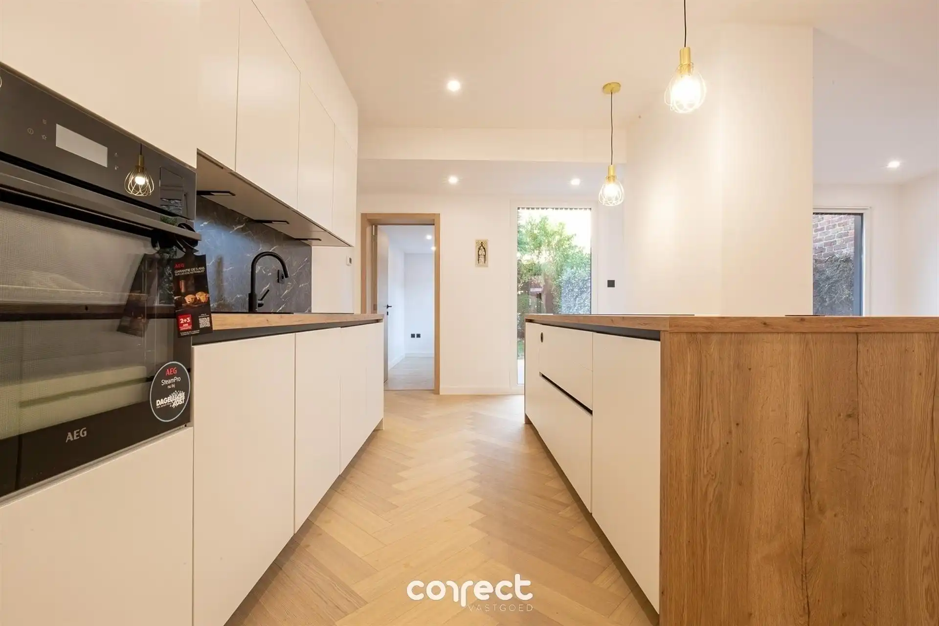 Prachtig gerenoveerde stadswoning met tuin foto 7