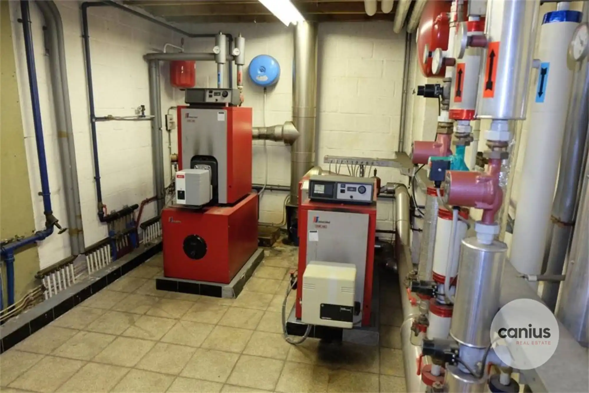 COMMERCIEEL GEBOUW MET MAGAZIJN EN WONING OP EEN ZICHTBARE LOCATIE  foto 24