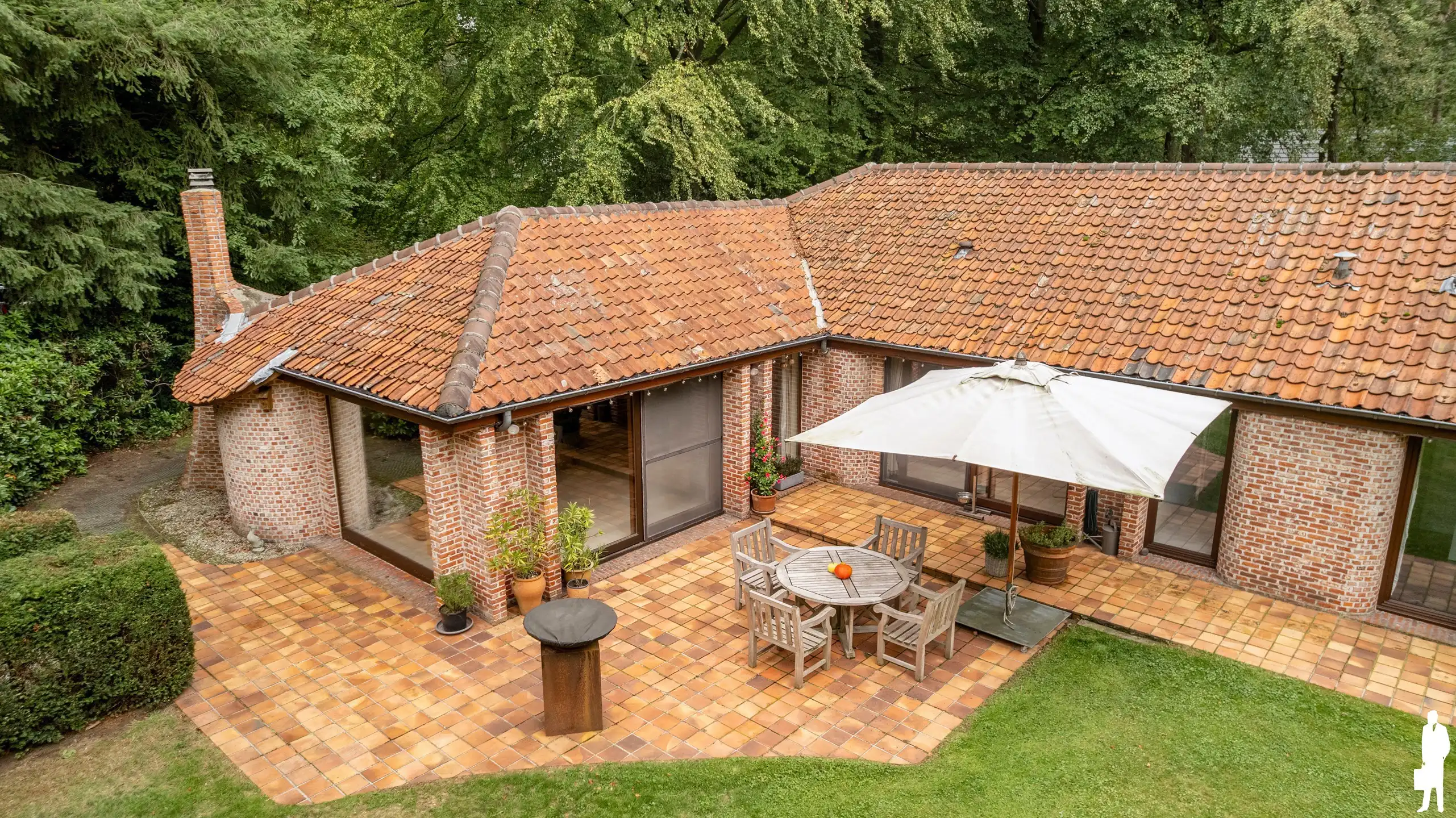 Karaktervolle gelijkvloerse villa op ca. 2.000 m² in zeer rustige, gegeerde en autoluwe wijk Dennendael en dichtbij het natuurgebied foto 44