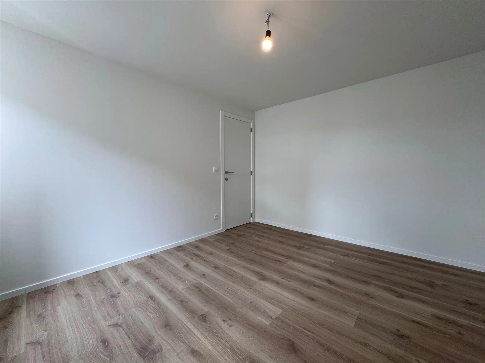 Gunstig gelegen woning met 4 slaapkamers en tuin. foto 23