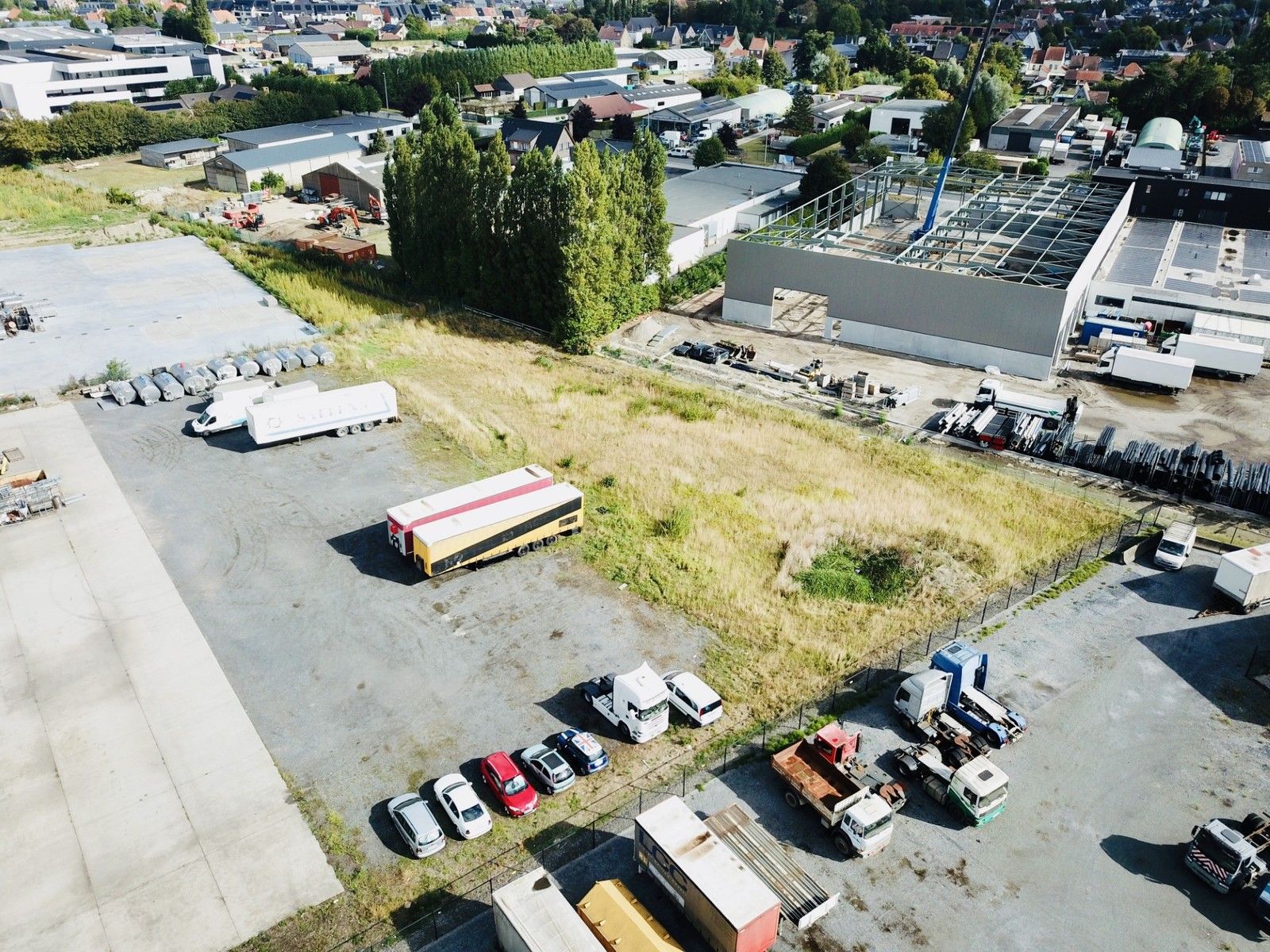 Verhard perceel Industriegrond (4.450m²) te huur op "industriezone" te Gistel foto {{pictureIndex}}