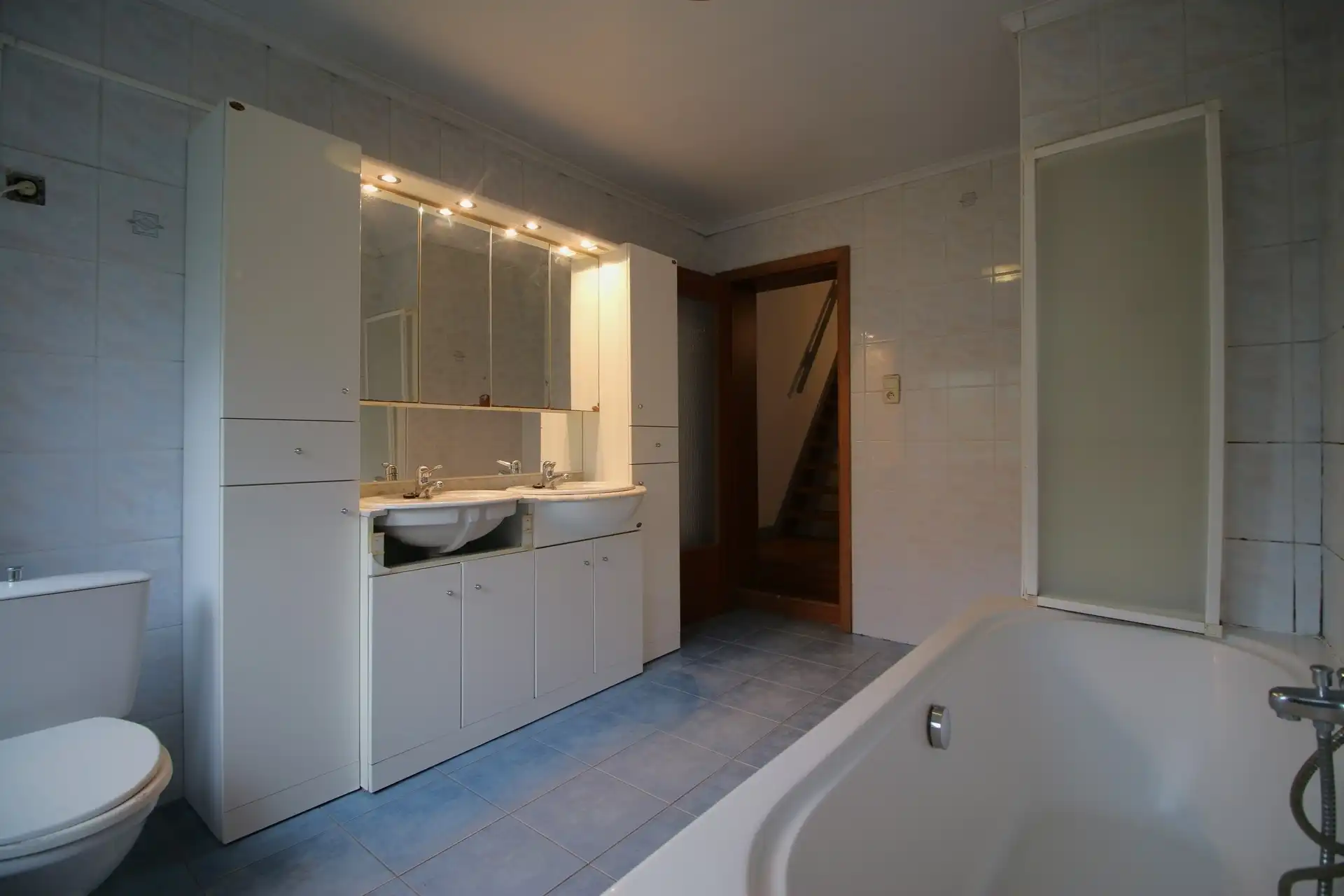 Te renoveren woning met 4 slaapkamers foto 17