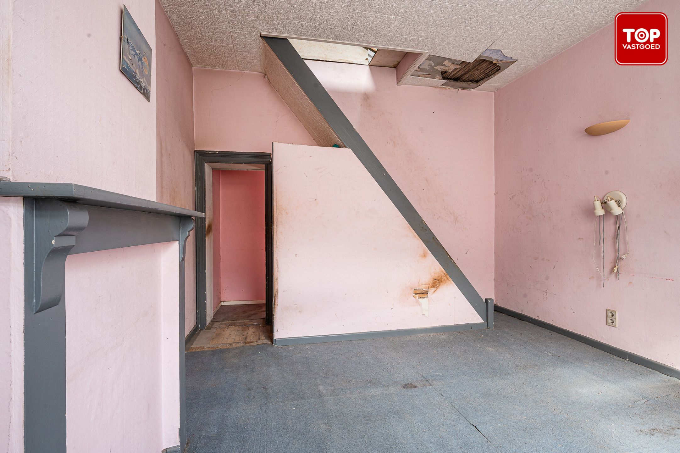 Totaal te renoveren woning op gunstige locatie. foto 13