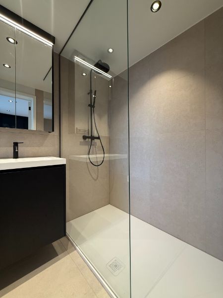 Prachtig gerenoveerde studio met terras aan het Citadelpark foto 12