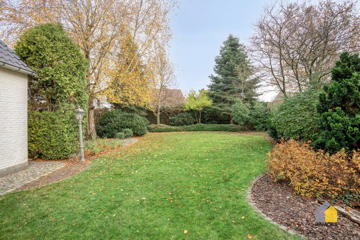 Vrijstaande, statige woning op 7 a 82 ca met 3 slpk en mooie tuin. foto 5