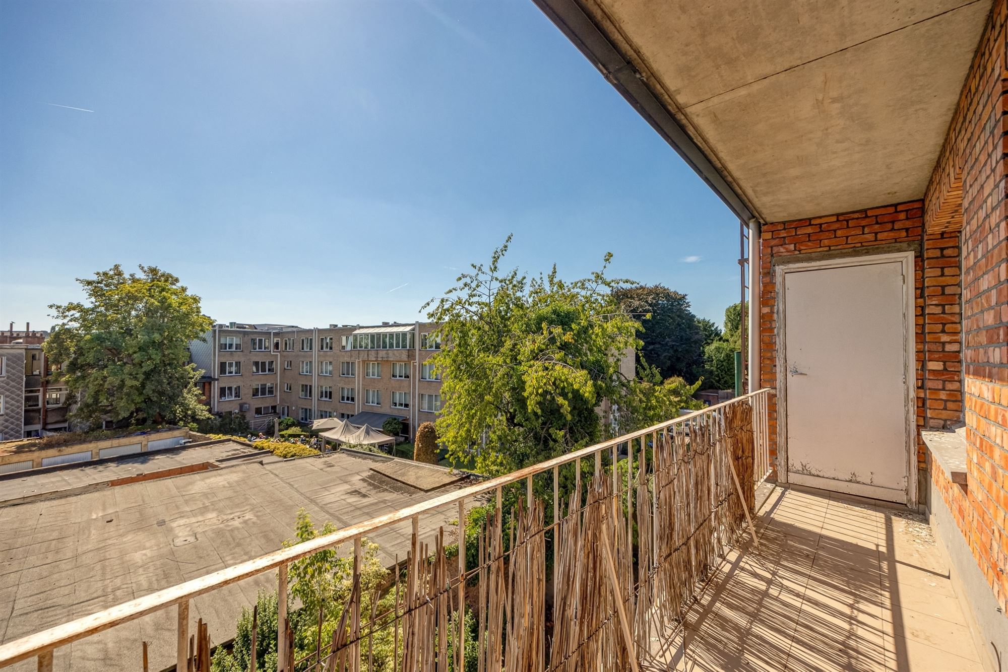 Op te frissen appartement met zuidgericht terras foto 11