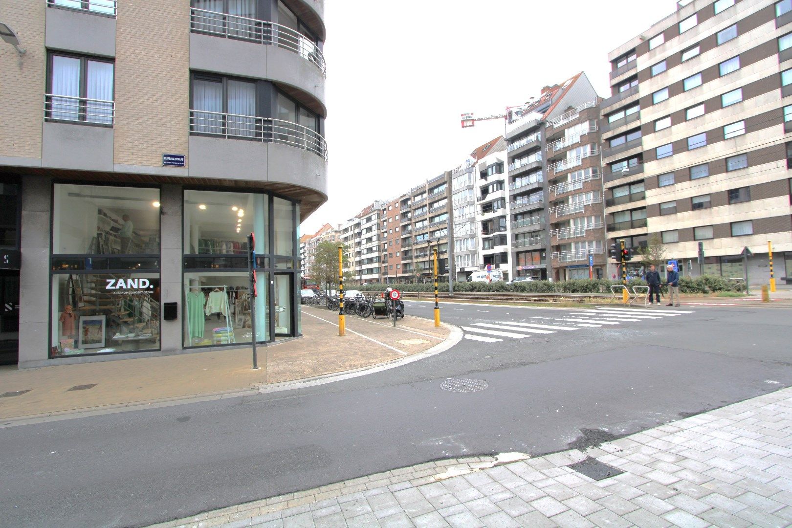 Zeer lichtrijke winkel-kantoorruimte naast Paviljoen C Heldentoren Heist te huur vanaf 1 oktober 2024 foto 9