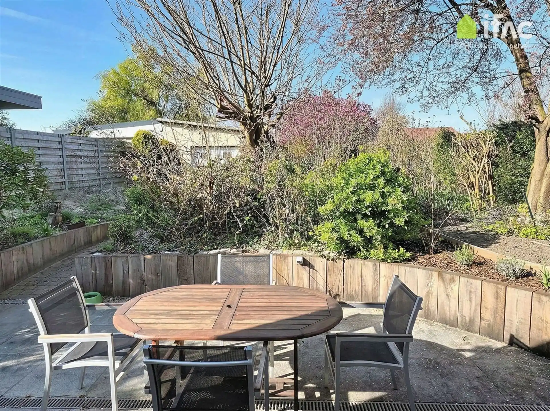 Rustig gelegen villa met atelier ±60m² op 10,25a foto 12