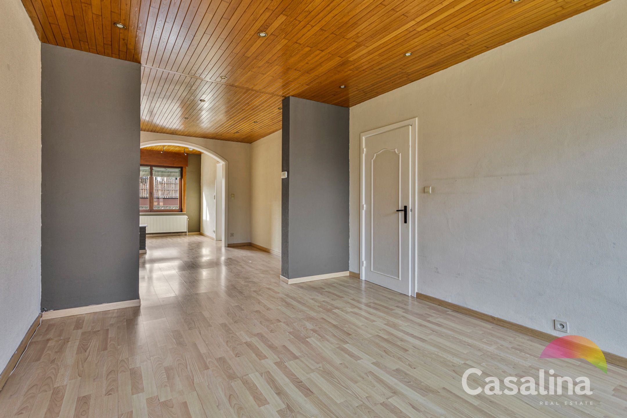 Een ruime te renoveren rijwoning van 207m² met zonnig terras foto 6