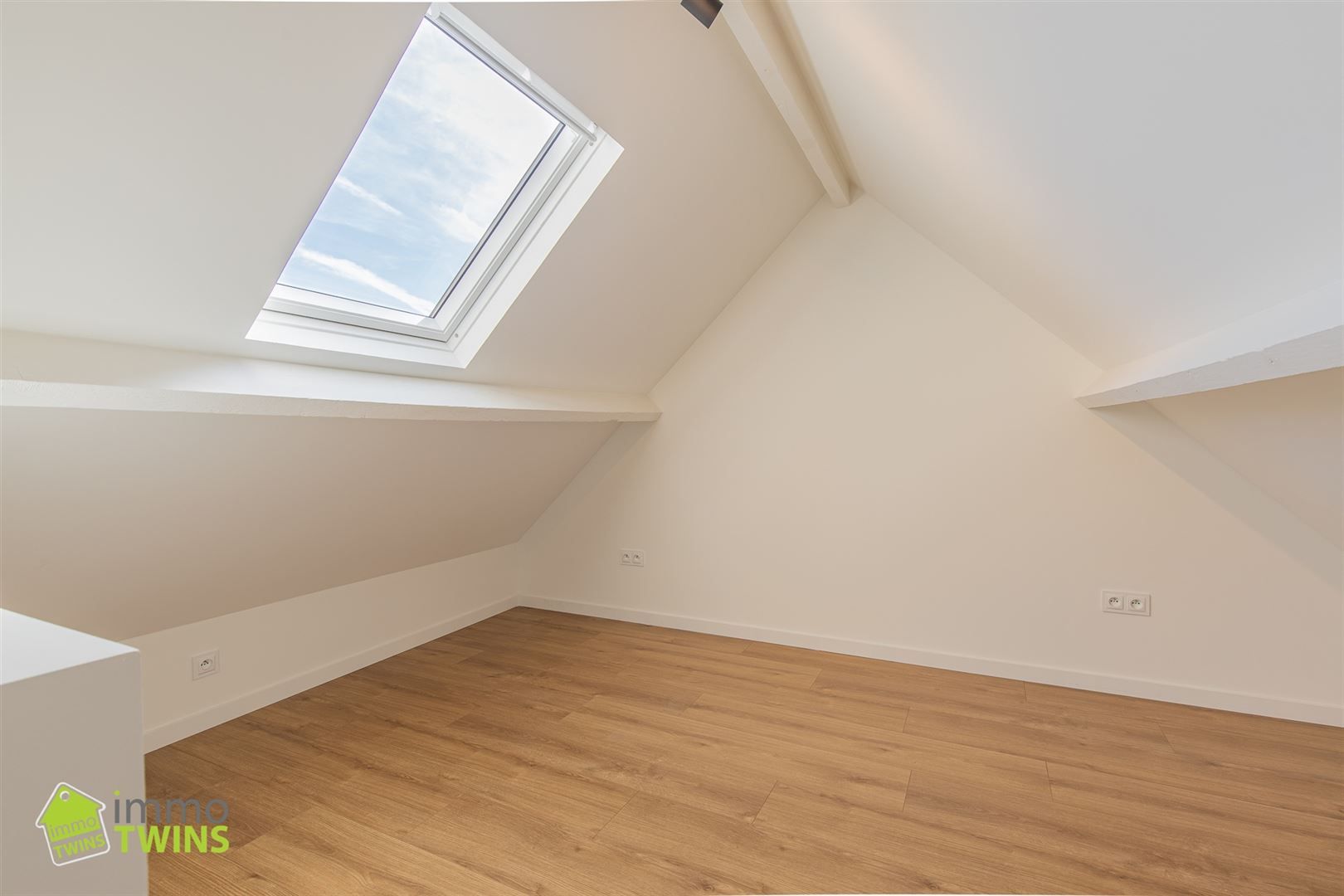 Totaal gerenoveerde, instapklare woning in hartje Beveren foto 35