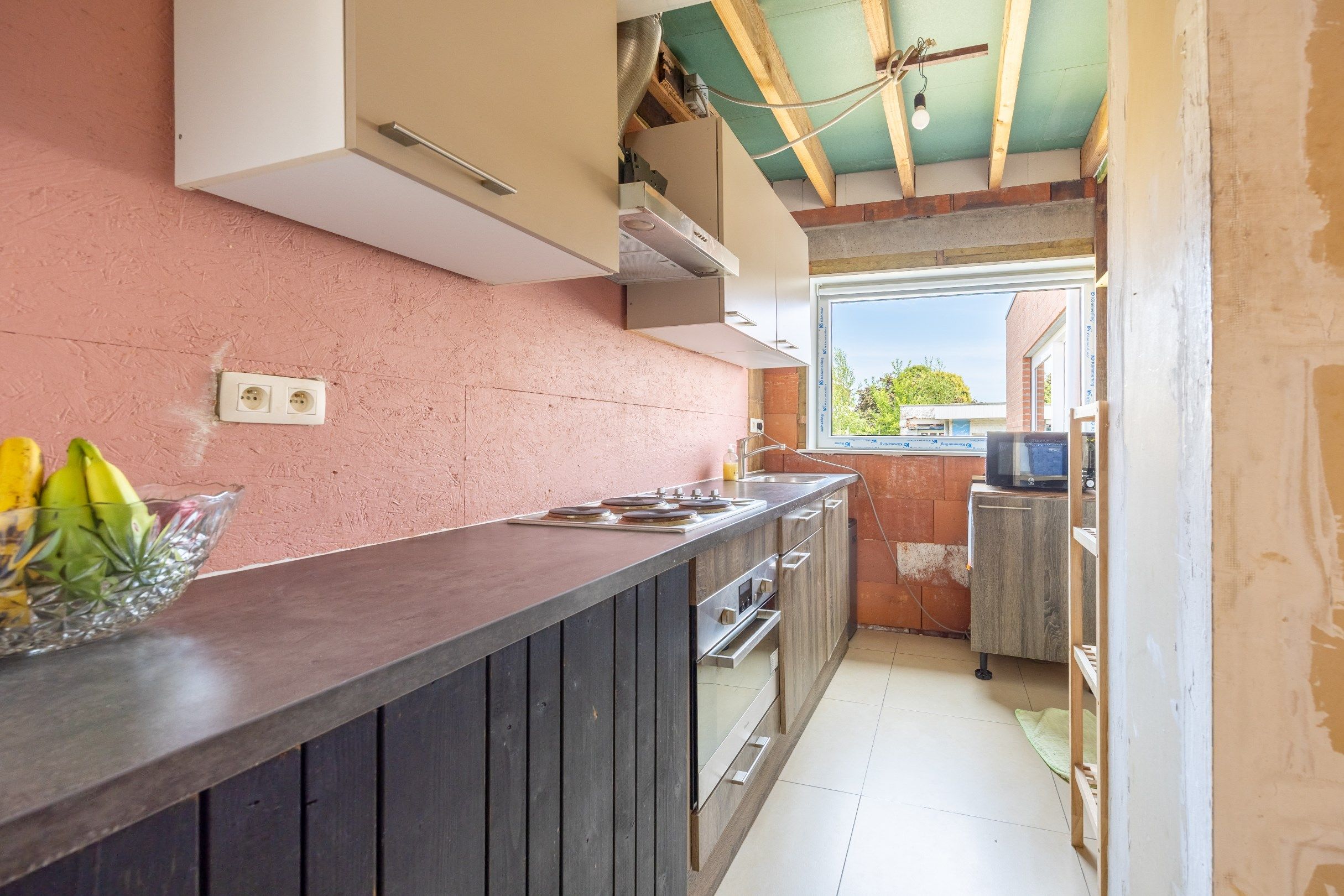 Verder te renoveren halfopen woning met uitweg.  foto 5