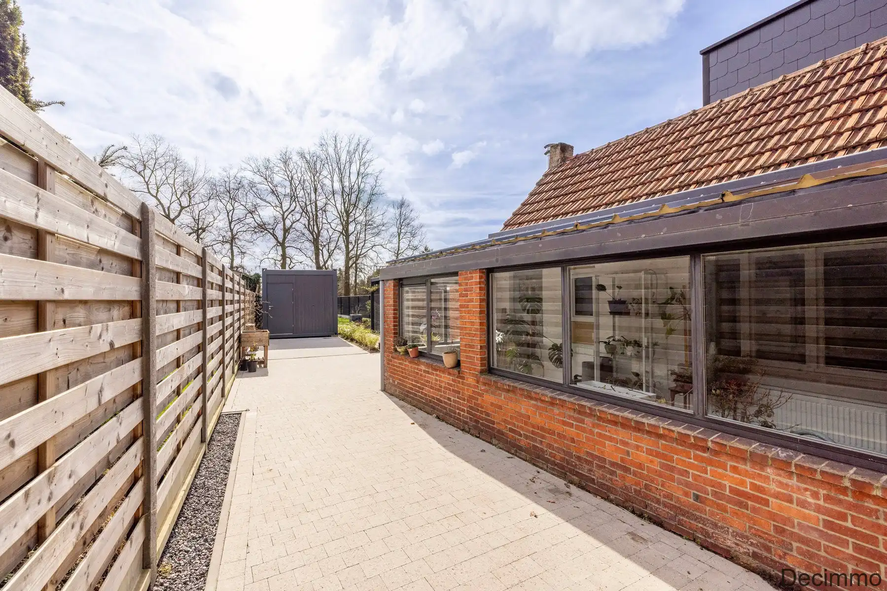 Deels gerenoveerde woning met 3 slpks en ruime zolder op ca. 470 m² grond. foto 21