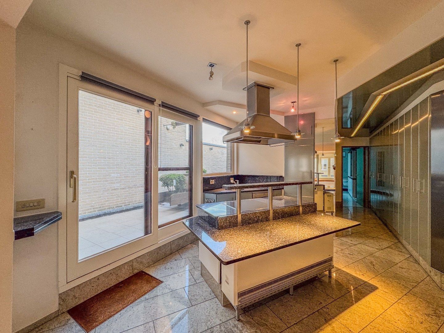 Ruime stadswoning met 3 slaapkamers een ruime terrassen. foto 6