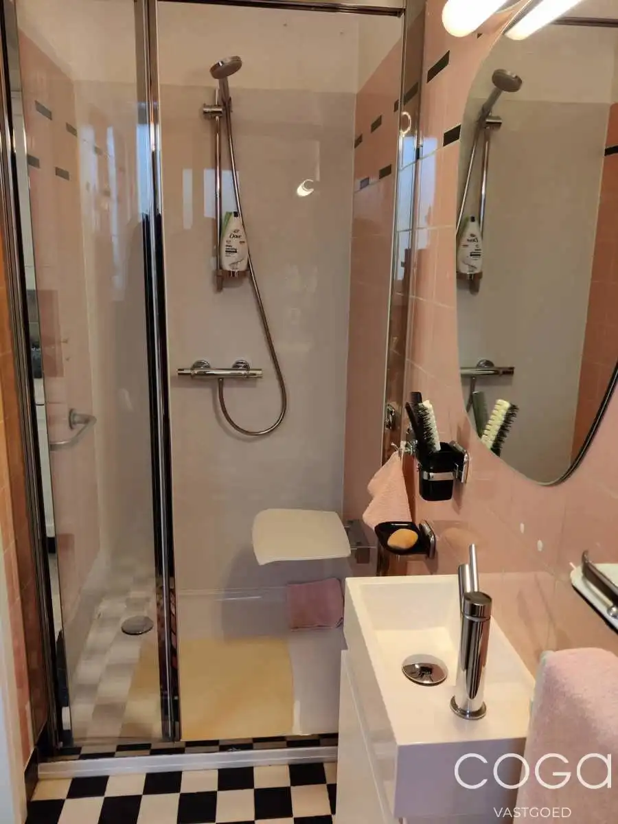 Woning met werkplaats / atelier  foto 9