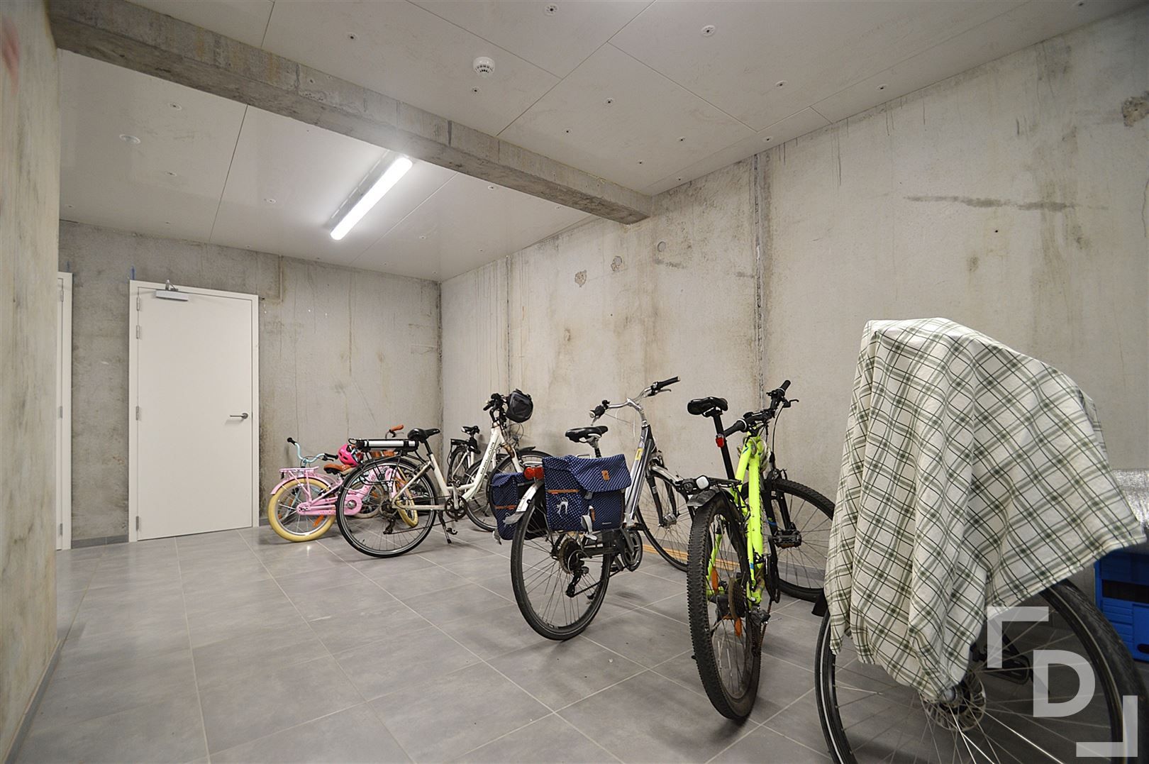 Recent gebouwd appartement met staanplaats te huur in centrum Ieper. foto 16