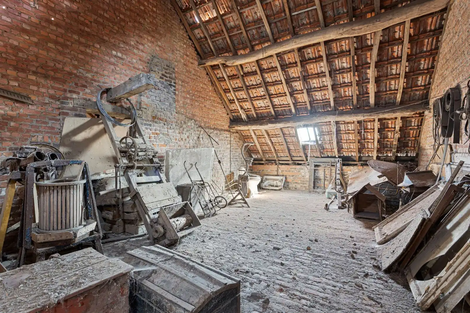 Statige te renoveren woning met schuur en tuin foto 14