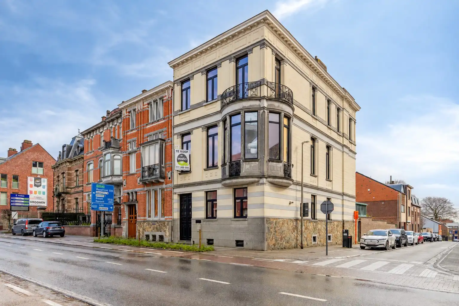 KARAKTERVOL VOLLEDIG GERENOVEERD STATIG HERENHUIS IN CENTRUM VAN TONGEREN. foto {{pictureIndex}}