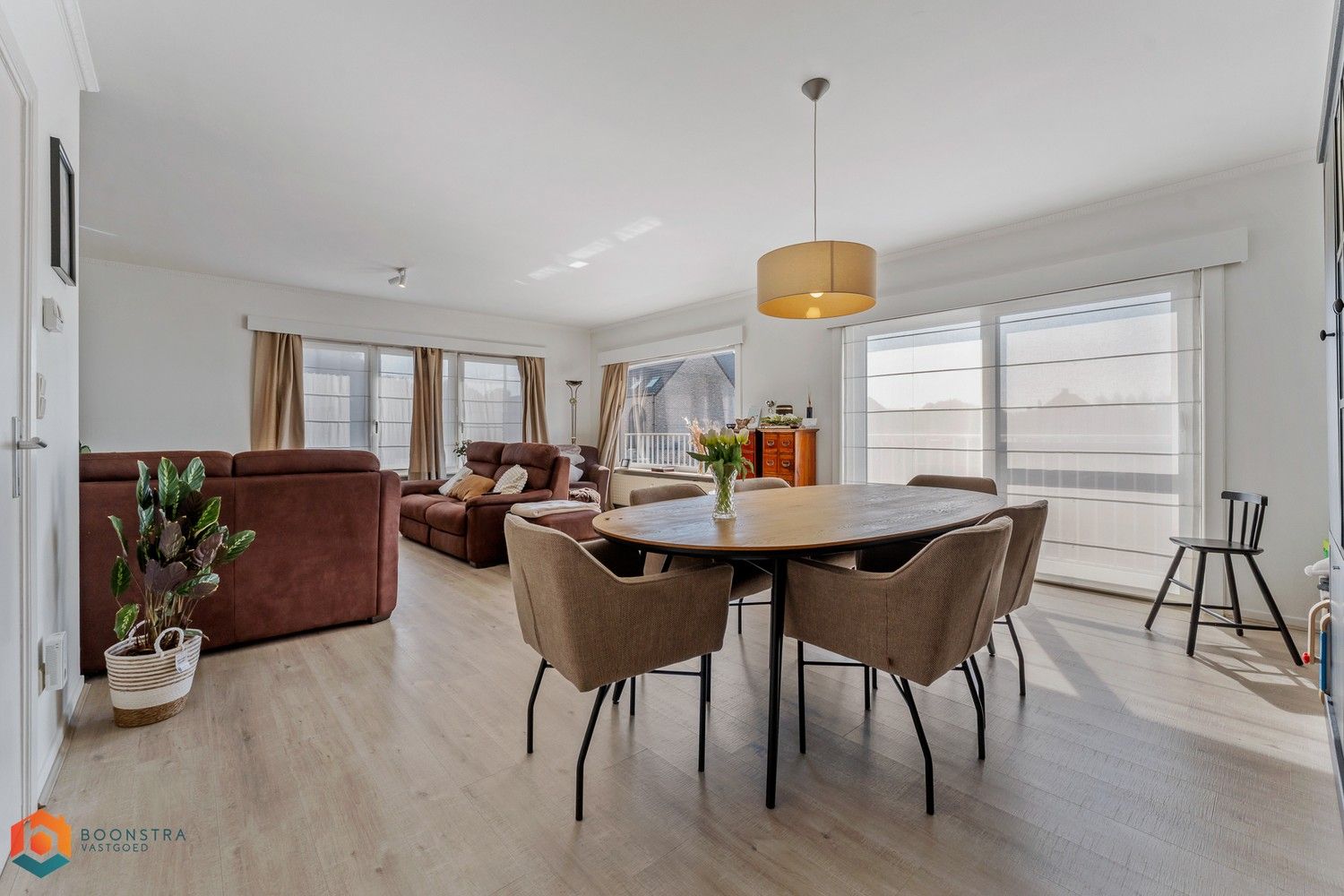 Duplex app. met 3 slpkrs en garage in het centrum foto {{pictureIndex}}