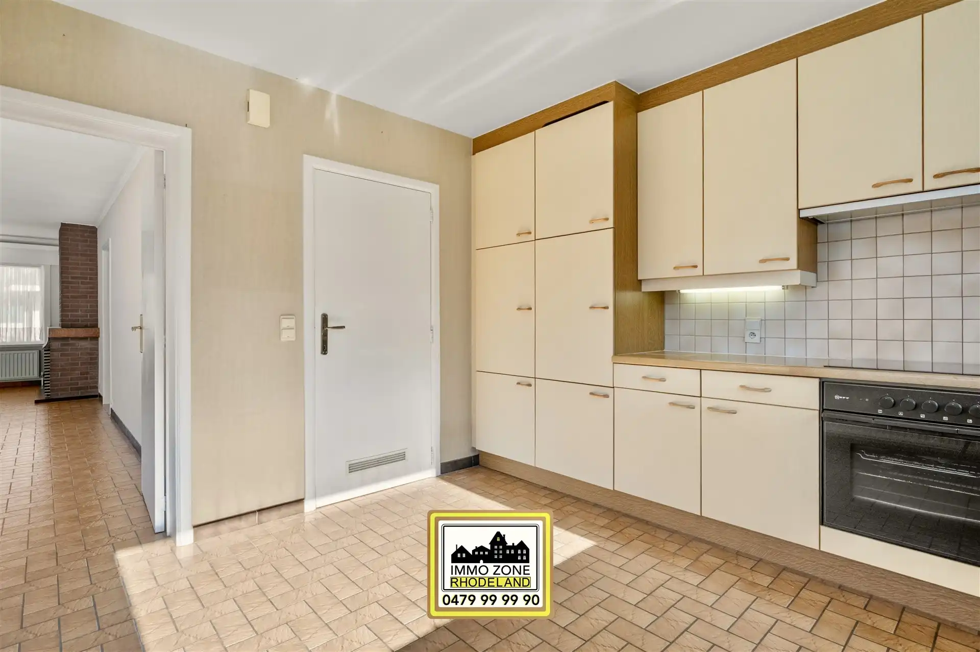 Op te frissen halfopen woning met 3 slpks, garage en tuin foto 11