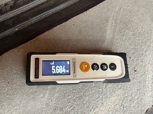 Gesloten garagebox met elektriciteit-verlichting op gelijkvloers complex foto 12