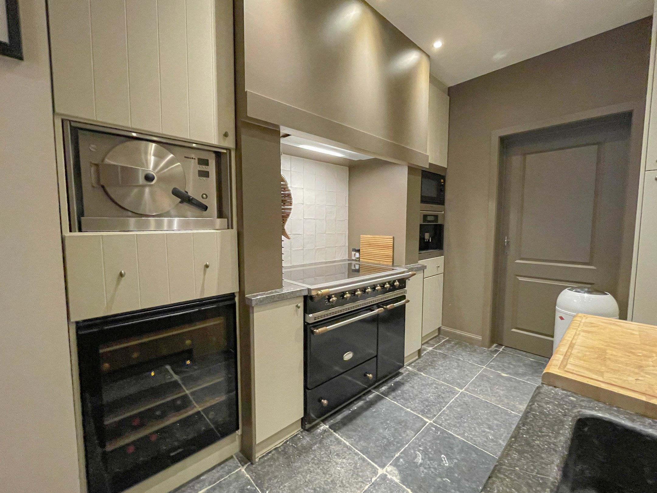 Aangenaam, perfect onderhouden appartement met een ruim terras. foto 12