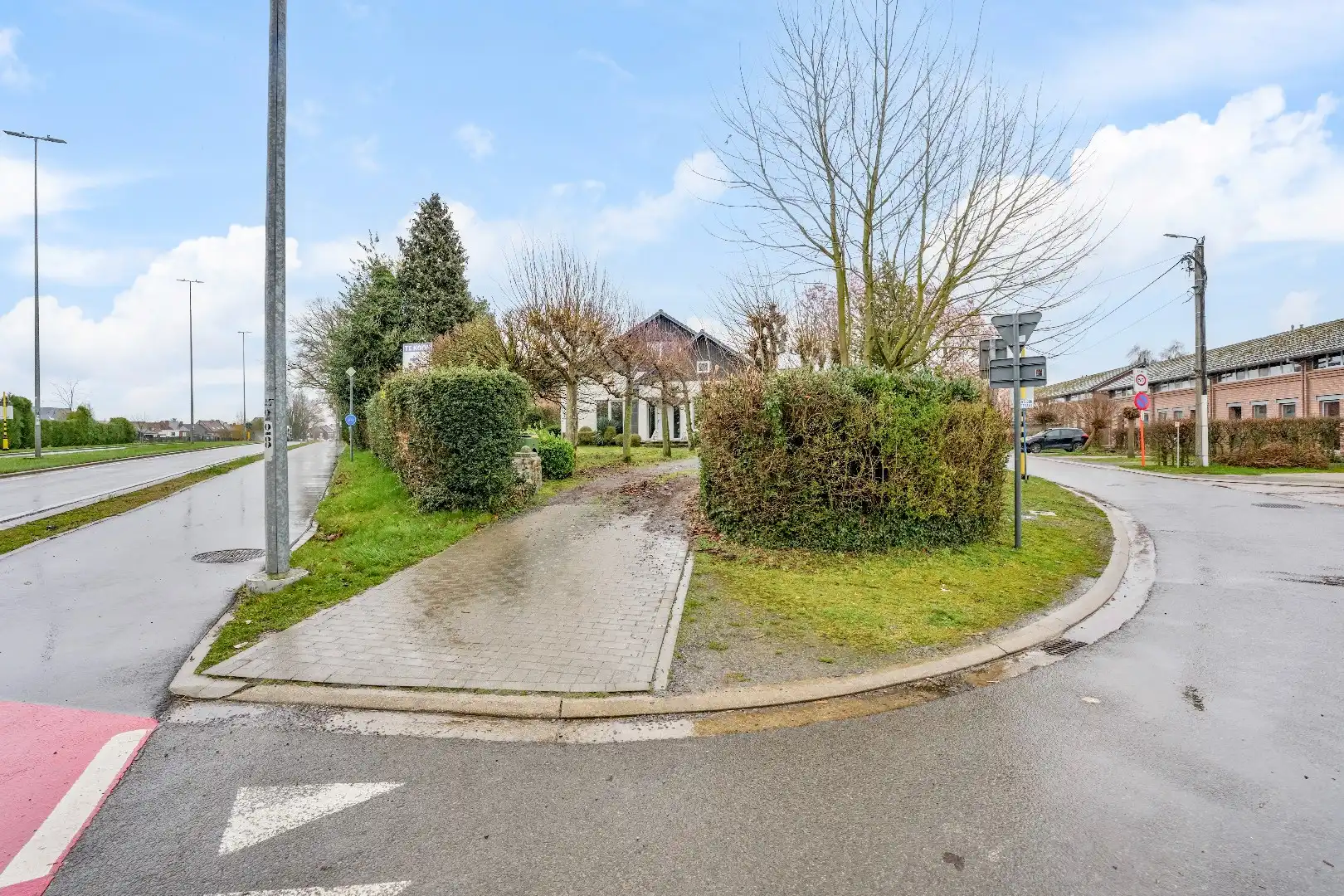 Op te knappen karakteristieke hoekwoning, 4 slpk, (EPC-label C) gelegen aan het Haspengouwse landschap. foto 6