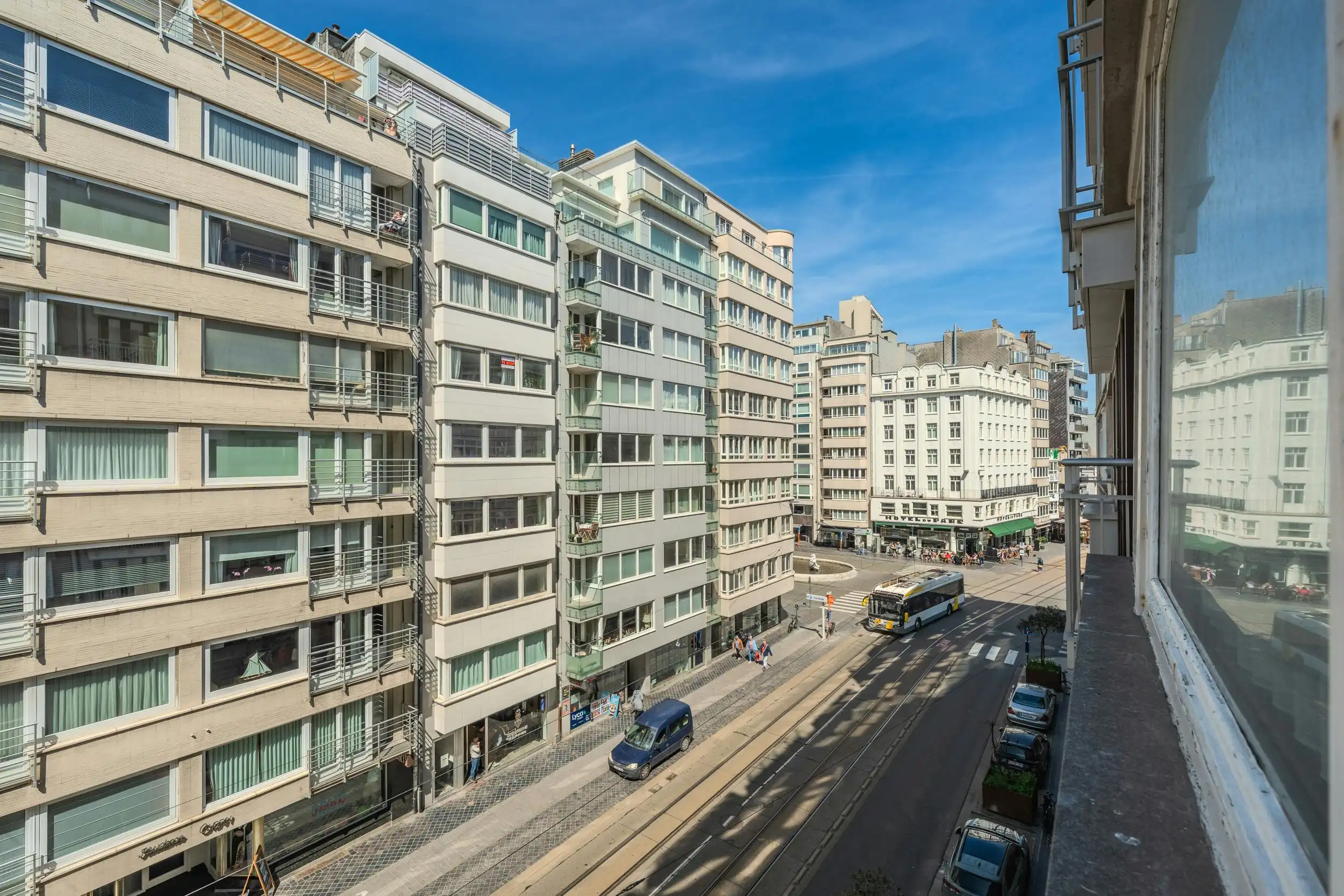 Centraal 2-slaapkamer appartement vlakbij zee te Oostende foto 5
