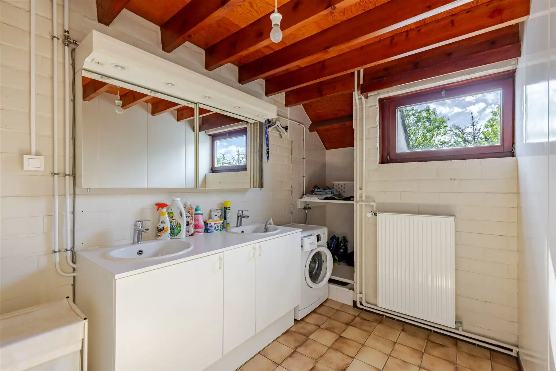 Riante woning met 4 slaapkamers , tuin en praktijk foto 36