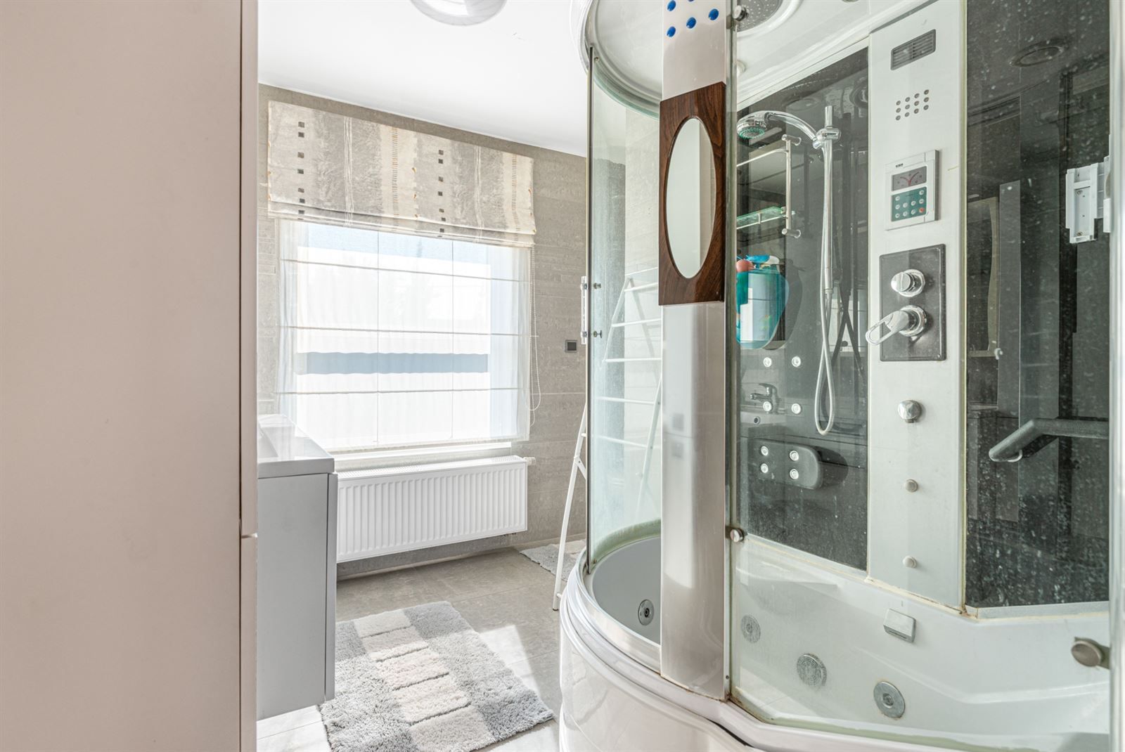Volledig instapklare woning met bijgebouw foto 9
